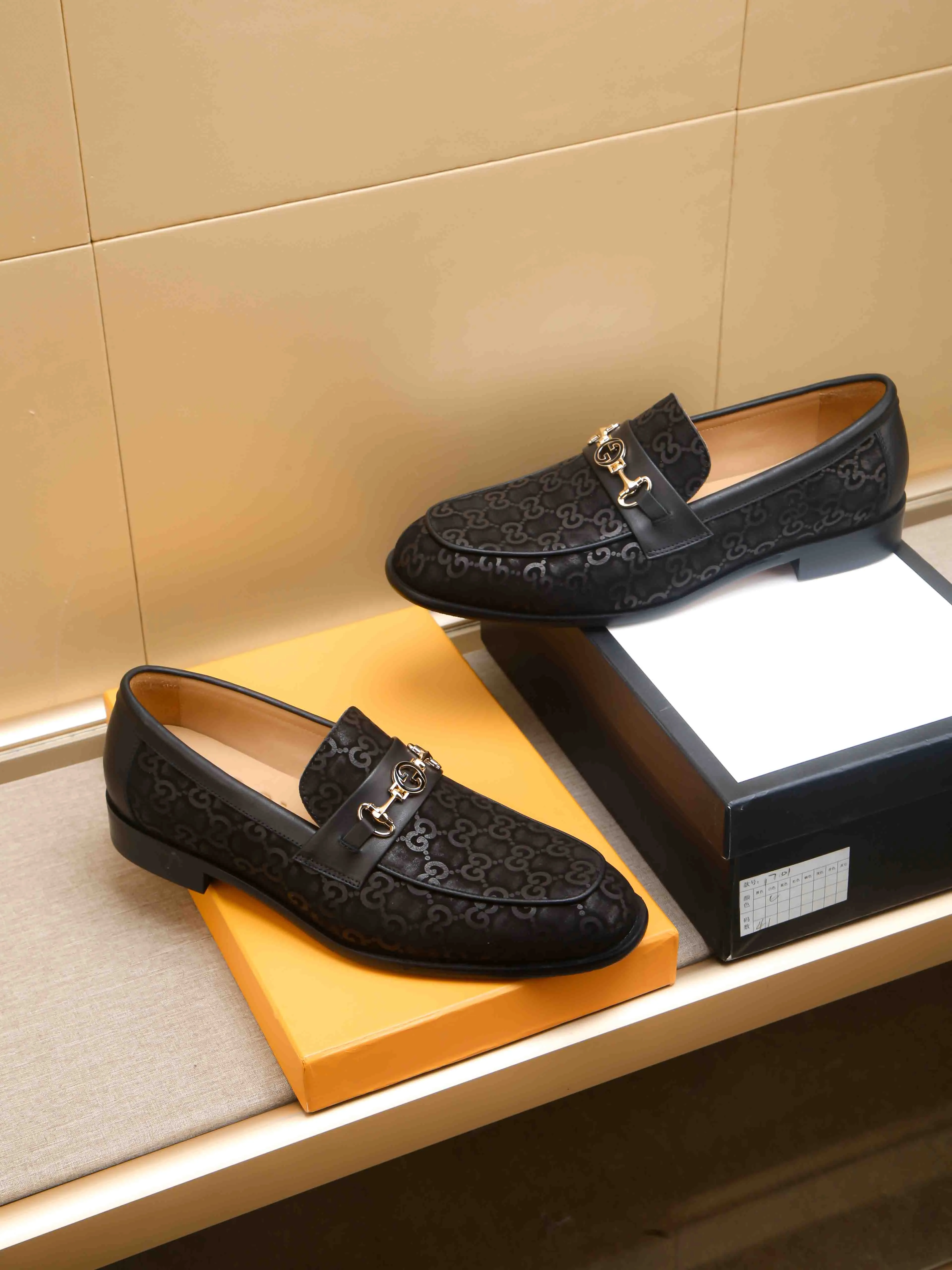 Men's men's shoes 💰460 🆘【GUCCI】Gucci ·🐂里· Hot-selling pea shoes top brand luxury, top quality, the latest fashion pea shoes.. The upper is made of original first-layer cowhide. (Full first-layer water-dyed 🐂 leather·inner). The original stylish and stylish soft rubber wear-resistant and non-slip outsole is light and comfortable on the foot, available in 3 colors! Matching code: 39-44 (customized at 39.45.46)